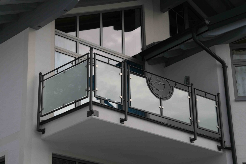 Geländer Balkongeländer Metall Glas Schmiedeeisen